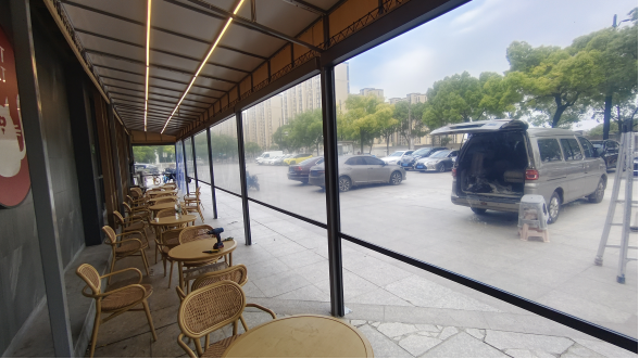 上海智能遮阳厂家——透明膜防风卷帘的优势