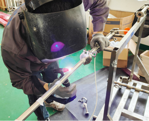 通过严格的考试流程和标准，可以确保焊接工人具备合格的焊接技能
