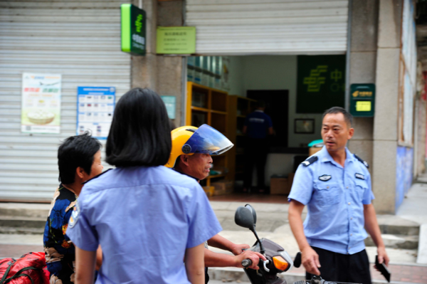 三下乡｜交通劝导倡文明，律苗服务我先行